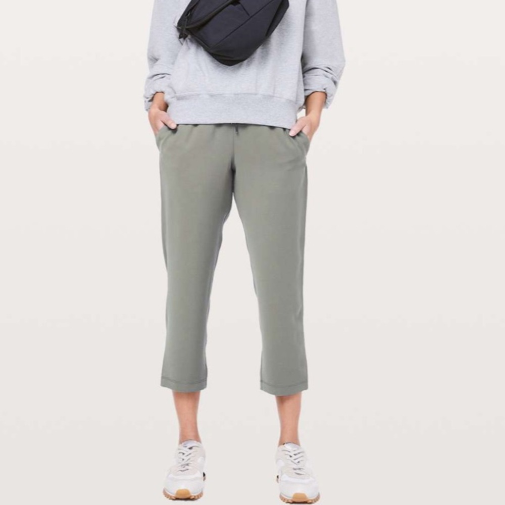 lululemon On The Fly Crop *Woven 23” Grey Sage Sz 2 - Picture 2 of 15